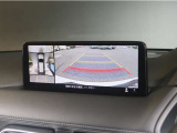 360&deg;ビューモニターでは、両サイドとフロント、バックカメラの合成で、あたかも上空から見下ろした様に周囲を確認して頂けます。駐車場だけでなく、T字路等でも活躍のアイテムです。