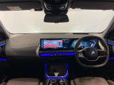 BMWの運転席はドライバーオリエンテッドという構造を採用。ドライバー目線の操作がしやすい設計になっており、ドライブ中にも目線の移動が少なく運転中にも簡単に操作ができます。