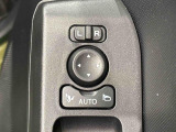 キーフリー連動で施錠時に格納します。降車の直前まで後方確認ができ、閉じ忘れも防げます。