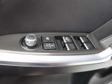 運転席のパワーウインドースイッチ部です。よく触れる場所だからこそ、使用状態があらわれますよね。ぜひこうした所もチェックしてください。