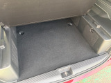荷室のボードの仕切りは外したり立てることもできて大きな背の高い荷物も入ります♪