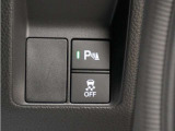 パーキングセンサーシステム搭載。センサーが周辺の障害物を検知。音やディスプレー表示等で障害物との距離をお知らせし、ドライバーに注意を促します。バックでの駐車時や狭い駐車場での出庫時などに役立ちます。