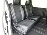 リアシートも厚く、長時間の移動もらくらくです!車種によってはラゲージスペースやトランクへのアクセスも可能!乗り心地・使い勝手共に充実です!!