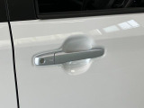 品質へのこだわり!フロアマットやシートなど車内をキレイに清掃し、ニオイや汚れなどを徹底的にクリーニングしてもらっております。室内はピカピカです☆