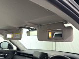 ★【あると便利な装備】運転席・助手席サンバイザー内側ライト付きミラー+マップランプが装備されています