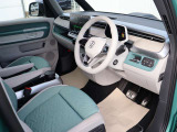 認定中古車保証1年間距離無制限の保証とロードアシスタンスサービスが全車に付帯されています。また、1年間または2年間の延長保証(有償)もご利用いただけます。