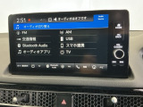 HondaCONNECT対応の便利なナビディスプレー。お持ちのスマートフォンと連携して、ナビやBluetoothでの音楽再生が可能です。デザインはもちろん、操作性も良好です。