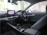 内装はシンプルに使い勝手を考え作られています。お車を運転する感覚をダイレクトに体感して頂けます。室内も広くロングドライブにも快適にお過ごしいただけます。