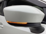 車両幅方向において最も外側にレイアウトされるので、第三者が視認しやすいドアミラーウィンカー!