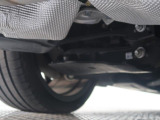 気になる中古車の下廻り。もちろん、納車時には整備スタッフによる点検を実施致しますので安心してご購入いただけます。