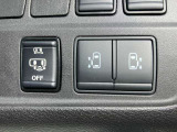 ハンズフリー両側オートスライドドア!荷物などで両手がふさがっていても、片足を振り入れるだけでスライドドアが開閉できます!