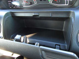■運転席アッパーボックス■よく使用する小物の収納に便利なスペースをご用意!ボックスティッシュがしっかり収まるくらいの広さで快適です♪