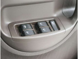 運転席フルオートパワーウィンドウ付きです。