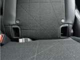 ◆ISOFIX◆シートベルトいらずでチャイルドシートと固定金具を連結するだけでガッチリ固定できます。