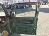 運転席のドア内部でございます。