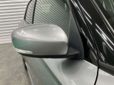【サイドターンランプ】歩行者やバイク、対向車からも右左折の確認がしやすいサイドターンランプ付きドアミラーです。