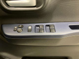 【運転席ドアスイッチ回り】パワーウィンドー[ロック機構]・電動格納式リモコンドアミラースイッチがまとまっているので操作しやすいです。