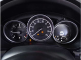 【明るく見やすいメーター】視認性が良く明るく見やすいメーター。運転者にとって見やすいメーターは運転していても疲れないですよね。