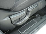 ◆シートハイトアジャスター◆運転席を上下に高さ調節ができます!運転ポジションを体格に合わせてシート調整できます。