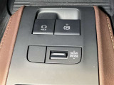 電動パーキングブレーキ&ブレーキホールド☆HOLDスイッチを押しシステムONの状態にしておくことで渋滞や信号待ちなどでブレーキを踏んで停止した時保持してくれる。