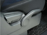 ◆シートハイトアジャスター◆運転席を上下に高さ調節ができます!運転ポジションを体格に合わせてシート調整できます。