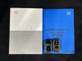 スマートキーは鍵をバッグに入れたままでもドアロックの開閉やエンジンのON・OFFができます。夜間や雨の日も鍵を探さなくて良いので便利です。