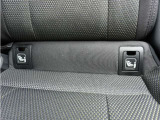 ◆ISOFIX◆シートベルトいらずでチャイルドシートと固定金具を連結するだけでガッチリ固定できます。