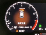 自社整備工場で点検整備をおこなってからお渡ししています。車検が残っている場合は『12ヶ月点検整備』を、車検整備付きの場合は『車検整備』をおこないます。整備費用は車両本体価格に含まれています。