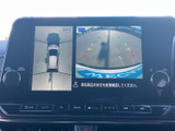 車幅感覚がわかりやすいバックモニターを搭載。後退時の安全確認をサポートし、スムーズな駐車をアシストします。狭い場所でも安心です。