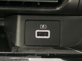 USB電源ソケットが前席中央にあり、便利に使えます☆
