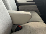 運転席にはアームレストが付いてます☆