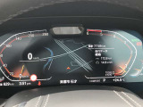 『運転』に対するBMWのこだわりはメーターパネルにも表れております。視野性の良いメーターパネルは疲労感の軽減と、運転の楽しさをもたらしてくれます。