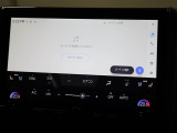 ディスプレイオーディオを装備。スマホとクルマをつなぐことで、これまでのナビに加えて、色々なサービスが楽しめます。