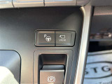 アドバンストパーク付きです。カメラやソナーによって、周囲を監視しながら駐車を支援。障害物を検知した場合には警報を鳴らし、ブレーキ制御を行うことで接触回避を支援します。