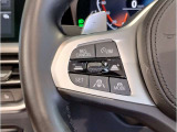 【アクティブクルーズコントロール】一定速度での巡航はもちろん、前方の車両との距離を一定に保ちながら自動で加減速を行います。BMWは車両停止までの制御が可能となりますので、渋滞時には大変嬉しい機能です。
