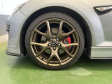 アルミホイールだけでも車のイメージはかなり変わりますね。