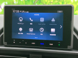 多彩な機能が搭載されたナビゲーションシステム。Apple CarPlay、Android Autoにも対応し、スマートフォン連携もスムーズです。