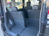 後席を倒せばさらに広いスペースの出来上がり♪長い荷物も載せやすくなります!