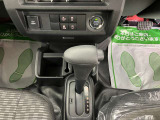 快適にお乗りいただくために、外装を美しく仕上げるだけではなく、内装も細部にいたるまで徹底した清掃・洗浄を実施しております。