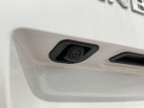 【バックカメラ】 対応モニターを装着することで、駐車時に車両後方の様子を見ることができます。