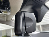 【ルームミラー一体型ETC】BMWといえばルームミラー一体型のETC。ドライバーから差し込めるかたちになっておりますので、差し忘れの際も慌てずにご利用いただけます。