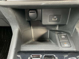 電動パーキングとオートホールドついています。