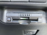 純正ETCでビルトインです。インパネに収まり見た目もスッキリです!高速道路の料金所でお金を用意する手間がいりません!