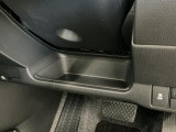 【収納部】パッと手に取りたい小物の置き場に便利。その他、沢山の収納部がございます。