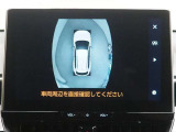パノラミックビューモニターで車の全周囲を確認することができます。