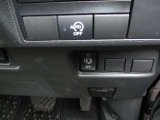 アイドリングストップ機能付です。特別な操作をしなくても、普段通りの運転をするだけで、エコドライブができる機能です。OFFボタンがありますので、必要に応じて使い分けてください。