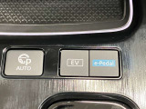 快適なドライブを叶えるため、シフトノブの周囲にe-POWERモードスイッチをはじめ、プッシュパワースターターやEVモードスイッチなどを配置し、操作性を高めています。