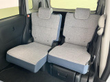 【スライドシート】後席にもスライド機構があることで、細やかに荷室スペースを確保!日常の様々なシーンに対応します♪