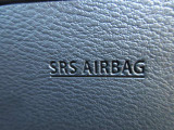 運転席側にSRS二-エアバックシステムを採用 万一の際の安全性を高めました