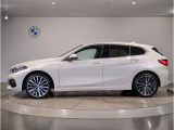 BMWではロングホイールベースの採用をしており、すべての車種に適用され、走行中の安定感の向上されております。また室内空間の広さにも貢献しております。